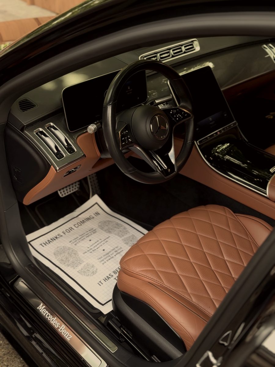 Front cabin of a Mercedes S580 with cognac quilted leather